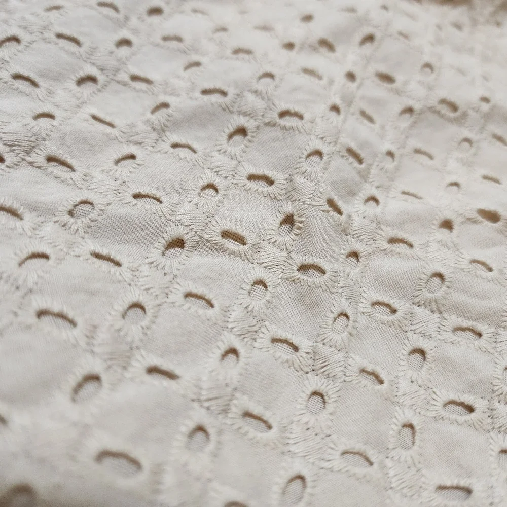 Ann‎ Taylor LOFT Size 00 Ivory Cream Eyelet Cloth Mid Rise Original Shorts